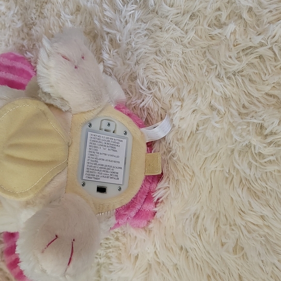 Musical plush Dog, valentine, Carlton Cards - Picture 7 of 8